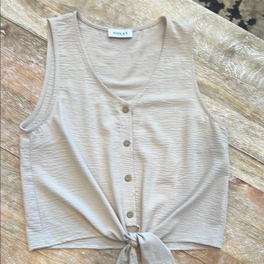 Gilli Cream Buttoned Tie-Front Crop Tank